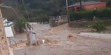 &Uuml;berschwemmungen, rote Alarmstufe! Spanien-Urlaub f&auml;llt wohl ins Wasser...