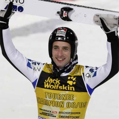 Wolfgang Loitzl triumphiert bei der Vierschanzen-Tournee