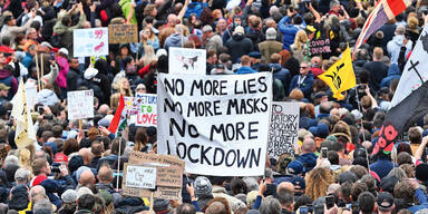 london protestiert gegen Corona Ma&szlig;nahmen