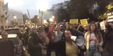 London & Paris: Demos vor Austro Botschaften