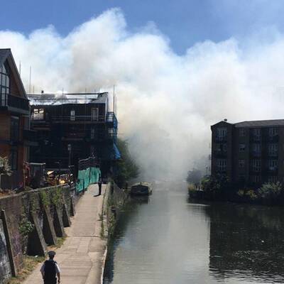 Wohnhaus in London steht in Flammen