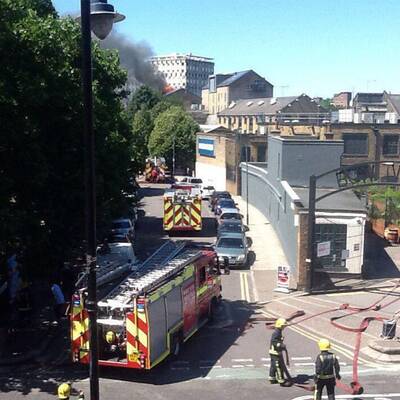 Wohnhaus in London steht in Flammen