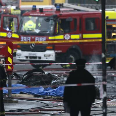 Hubschrauber stürzt in Londoner City