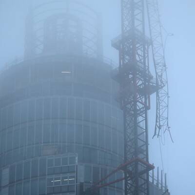 Hubschrauber stürzt in Londoner City