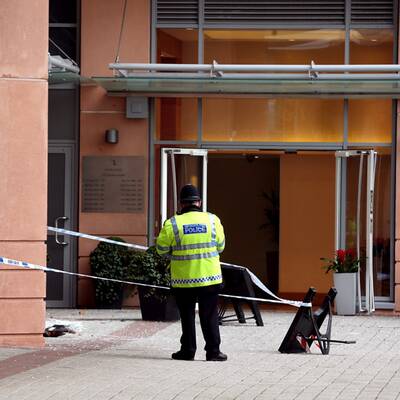 Hubschrauber stürzt in Londoner City