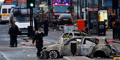 Randalierer setzen London in Brand