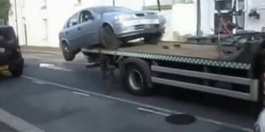 Abgeschleppt! Lenker f&auml;hrt wieder runter