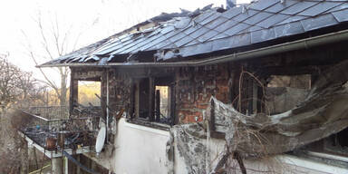 Familie rettet sich aus brennendem Haus