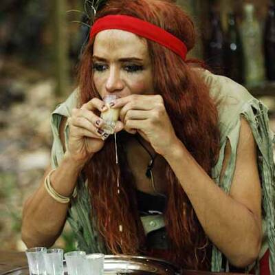 Nackt-Alarm im Urwald