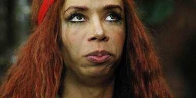 Nackt-Alarm im Urwald