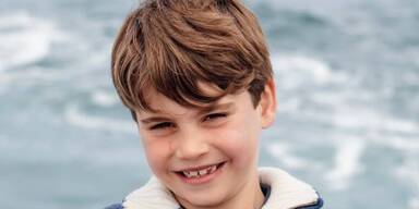 Prinz Louis feiert 8. Geburtstag: Alle Details zum neuen Portr&auml;t aus Cornwall