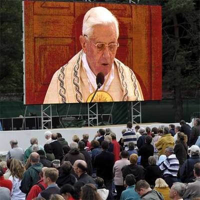 Sonntagsmesse in Lourdes mit dem Papst
