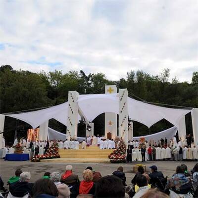 Sonntagsmesse in Lourdes mit dem Papst