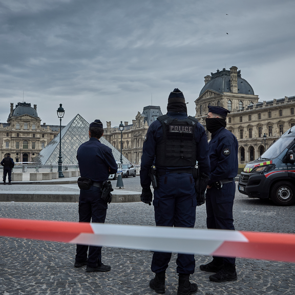 Pressekonferenz: Neue Details zum Louvre-Raub