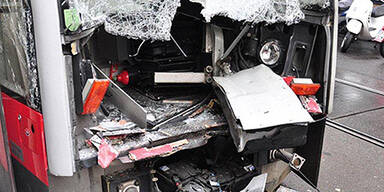 Straßenbahn-Crash löste Verkehrs-Chaos aus