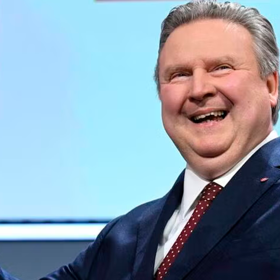 Nulllohnrunden: Verdient Ludwig bald mehr als Kanzler?