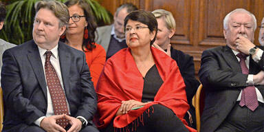 Ludwig holt Brauner & Co. in Beichtstuhl