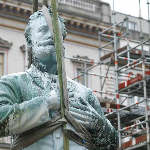 Projekt Schieflage: Umstrittene Lueger-Figur von Sockel geholt