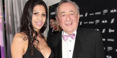 Lugner turtelt mit Bambi in Kitzbühel