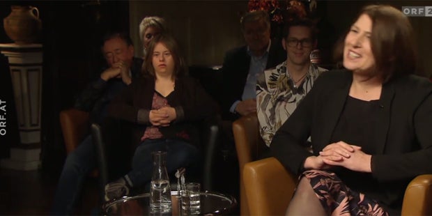 Richard Lugner schläft während ORF-Sendung ein