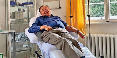 Richard Lugner bei der Blut-W&auml;sche