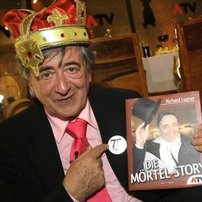 Richie feiert Mausis Auszug