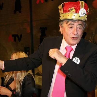 Richie feiert Mausis Auszug