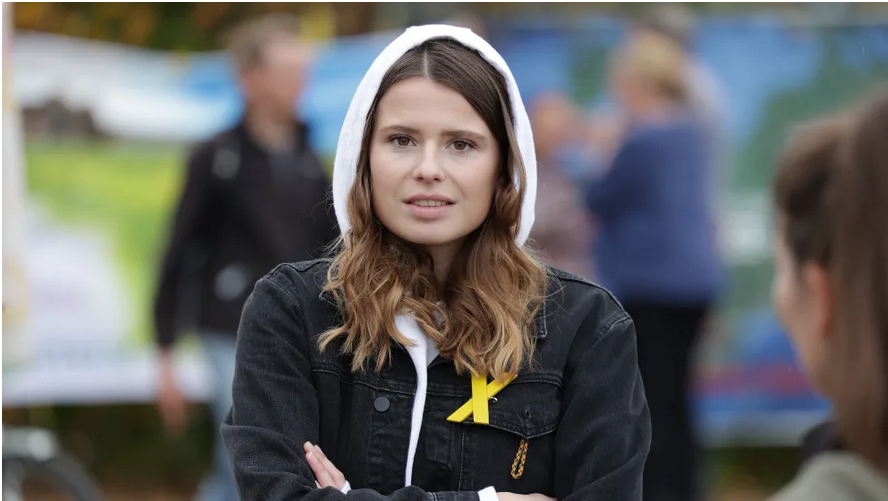 Doppelmoral: Influencerin fliegt um die Welt, für Klima zu kämpfen