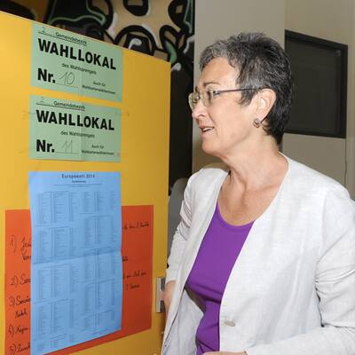 Lunacek bei der Stimmabgabe in Wien