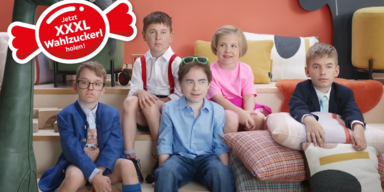 Kopie von  Werbespot von XXXLutz Österreich zeigt Politiker als Kleinkinder.