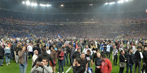 Schwere Randale vor Spiel Lyon - Besiktas