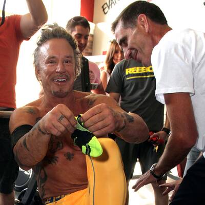 Schauspieler Mickey Rourke beim Boxein in Moskau