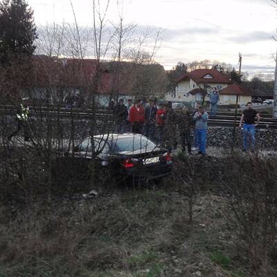 Pkw krachte in Auto von Ersthelfer