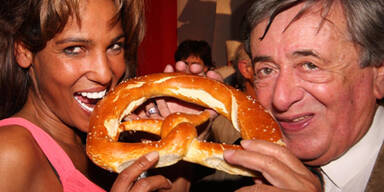 Lugner und seine Neue absolvierten ersten Auftritt