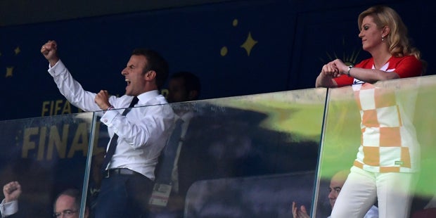 So ausgelassen jubelte Macron auf VIP-Tribüne