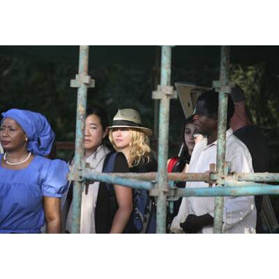 Neue Adoption: Madonna in Afrika