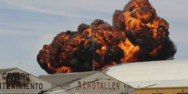 Flugzeug stürzt bei Madrider Flugschau ab