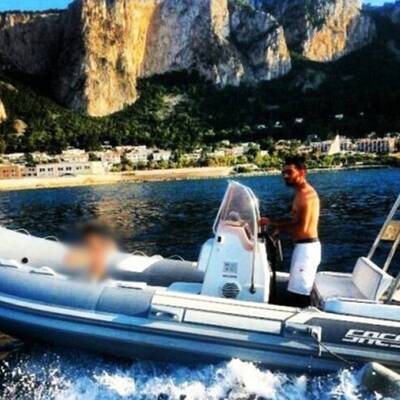 Gangster stellen ihren Reichtum zur Schau