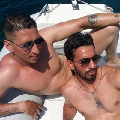 Gangster stellen ihren Reichtum zur Schau