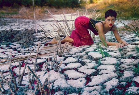 Für Vogue post Rihanna sexy als Lady in Red