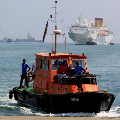 Costa Allegra legt im Hafen von Mahe (Seychellen) an