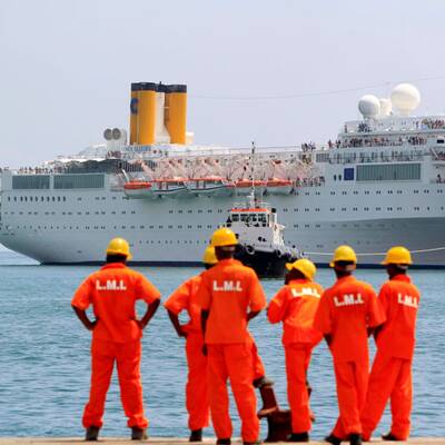 Costa Allegra legt im Hafen von Mahe (Seychellen) an