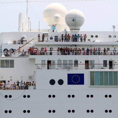 Costa Allegra legt im Hafen von Mahe (Seychellen) an