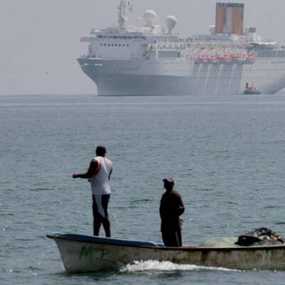 Costa Allegra legt im Hafen von Mahe (Seychellen) an