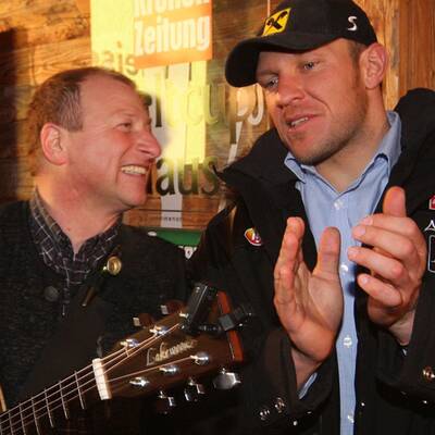 Raiffeisen-Hüttengaudi im Weltcup-Haus