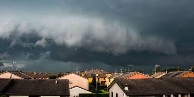 &Uuml;berschwemmungen und umst&uuml;rzende B&auml;ume: Frau get&ouml;tet