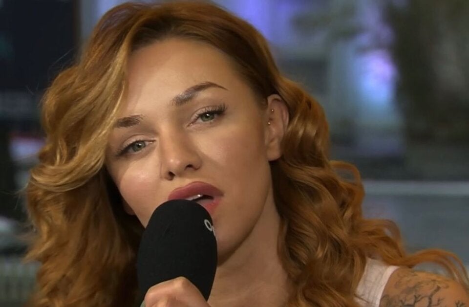 Mala Frank disst Moderatorin ohne Höschen