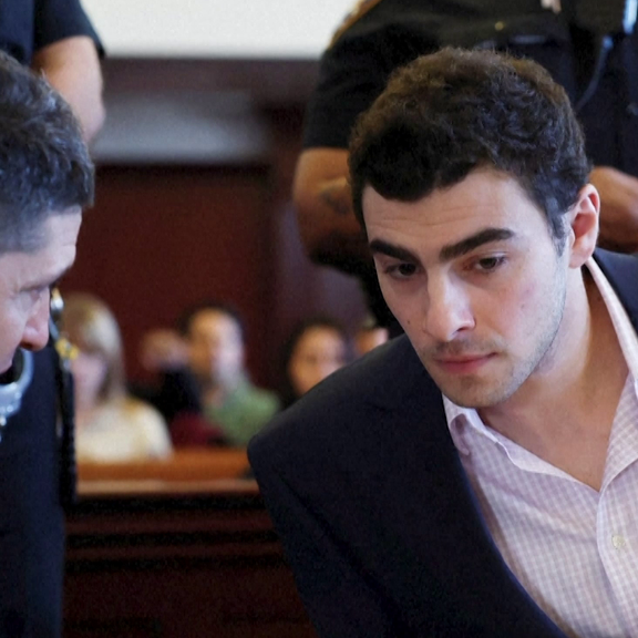 Video: Mutmaßlicher Mörder Luigi Mangione vor Festnahme