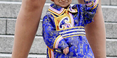 Kleinster Mann der Welt traf Frau mit längsten Beinen