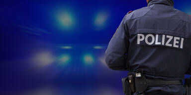 Mann enthauptet Frau und sich selbst mit Kettens&auml;ge